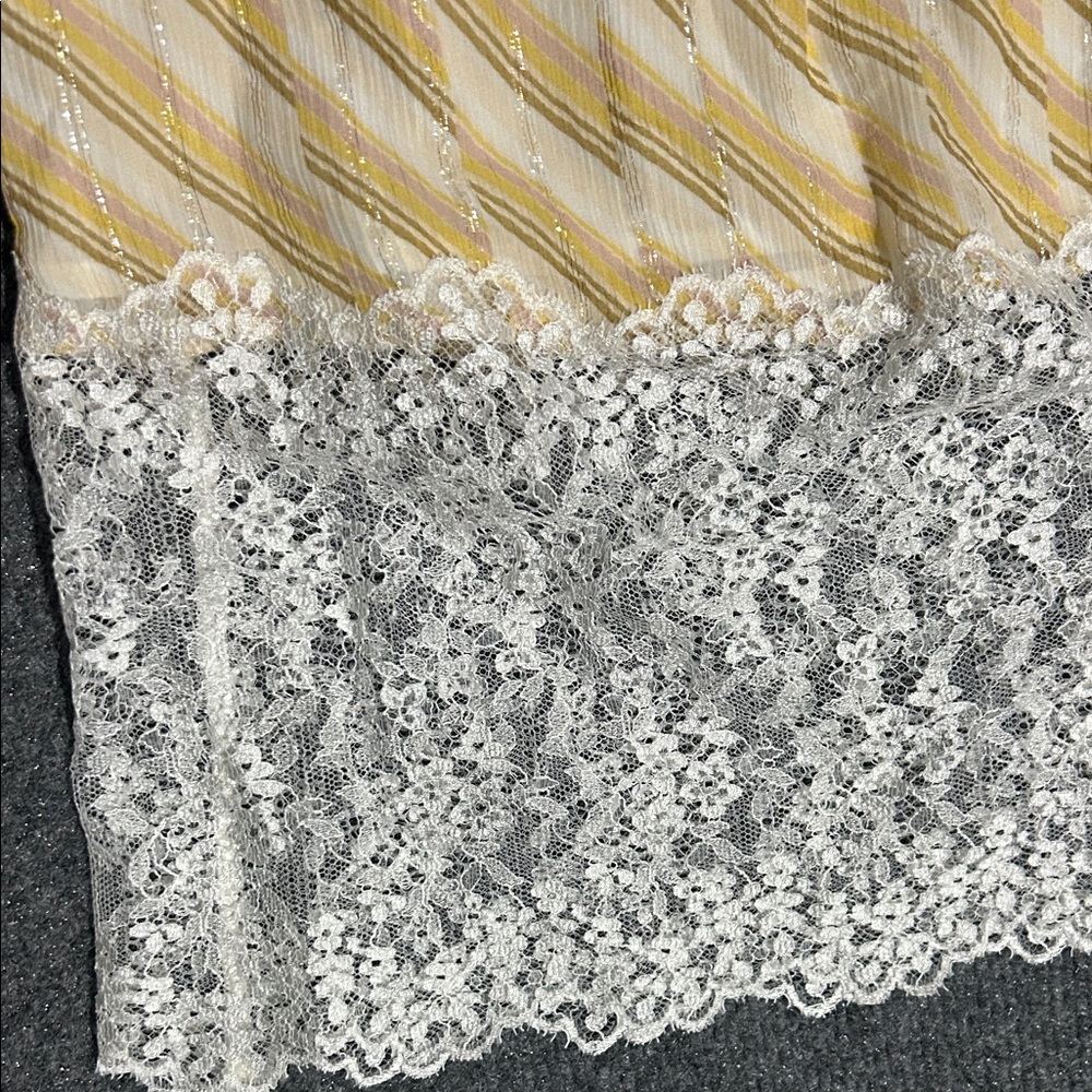 Le Superbe Yellow Chevron Lace-Hem Midi Skirt - Picture 3 of 3